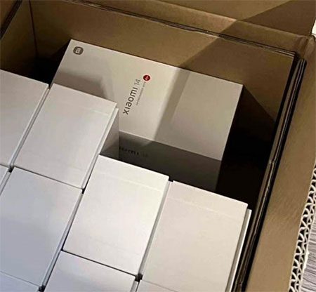 Шпионское фото с коробками Xiaomi 14
