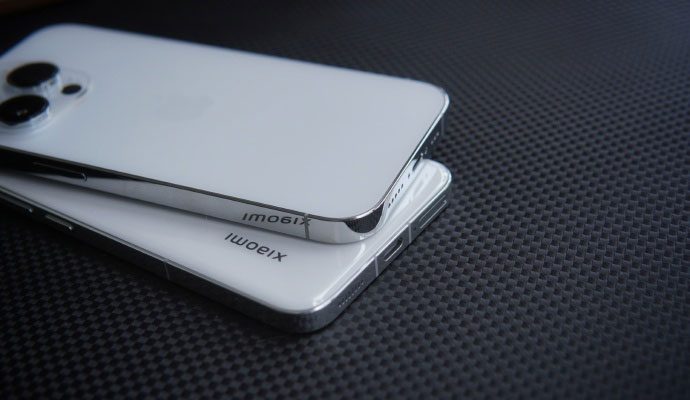 Глава Xiaomi China Лу Вейбинг сравнил дизайн Xiaomi 13 и iPhone 14 Pro